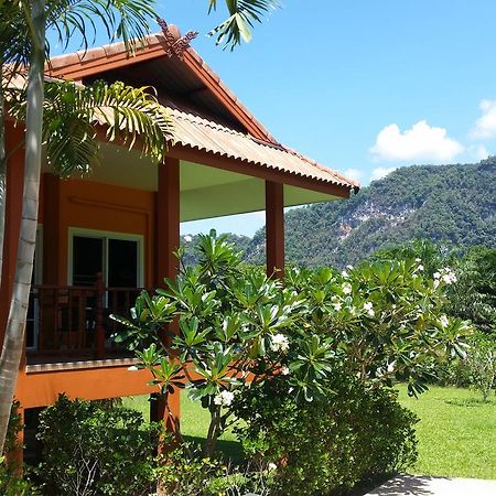 Khao Sok Jasmine Garden Resort - Sha Certified Khao Sok National Park Bagian luar foto