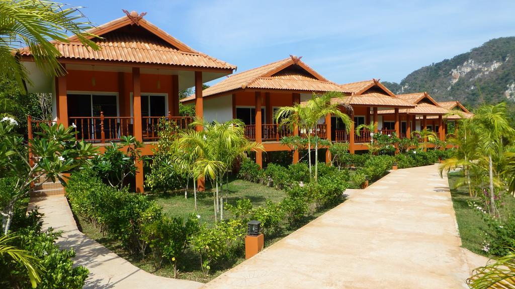 Khao Sok Jasmine Garden Resort - Sha Certified Khao Sok National Park Bagian luar foto